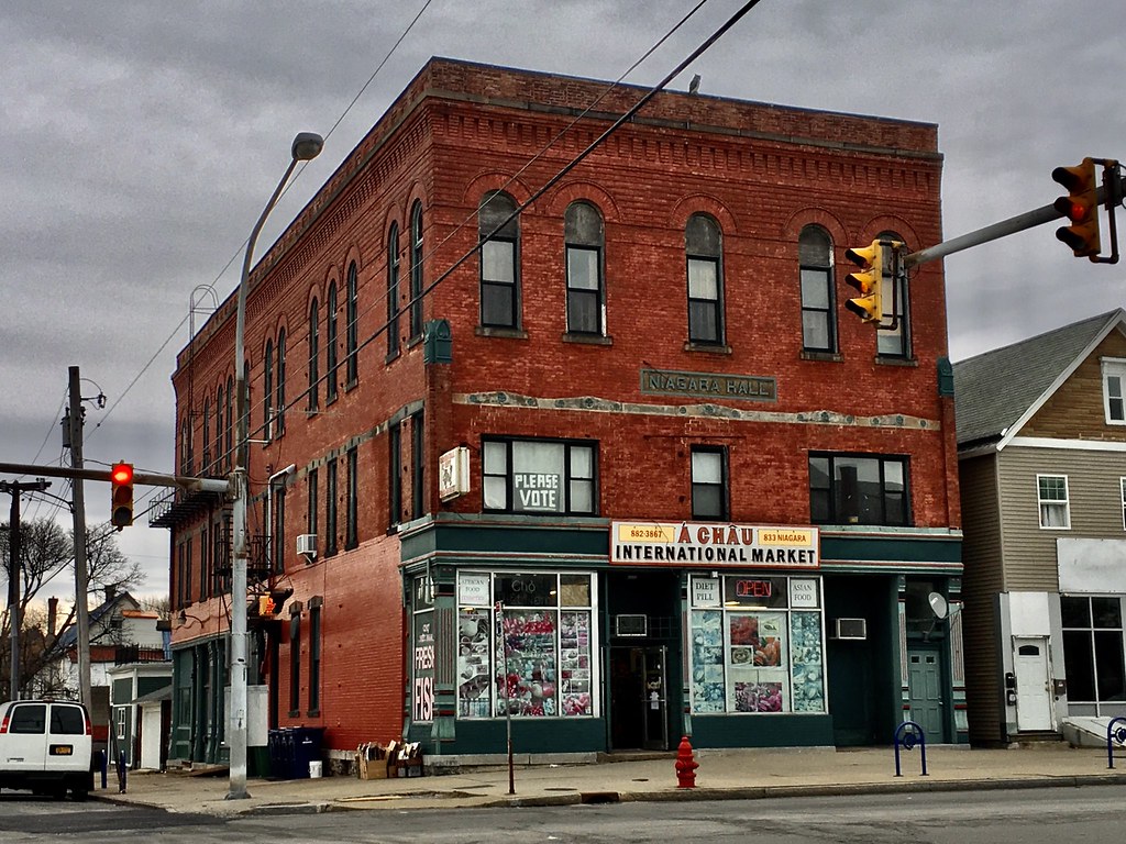 Á Châu International Market (former Niagara Hall), Lower West Side, Buffalo, April 2020